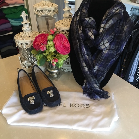 Michael Kors navy suede shoes - Picture 7 of 8